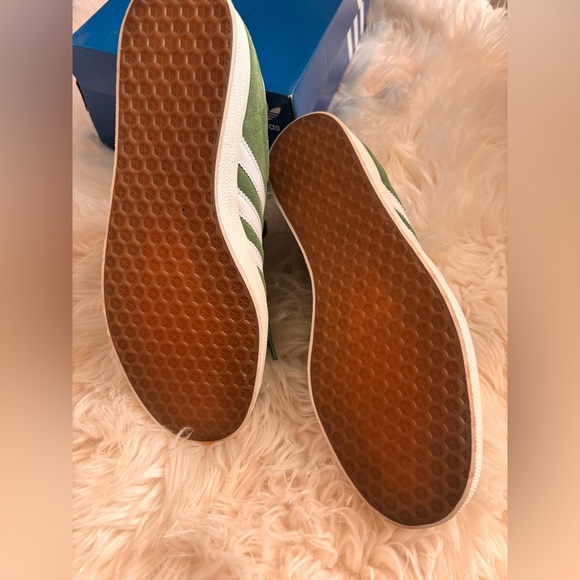 **Brand New!!** Men’s Adidas Gazelle Sneaker - Picture 2 of 5